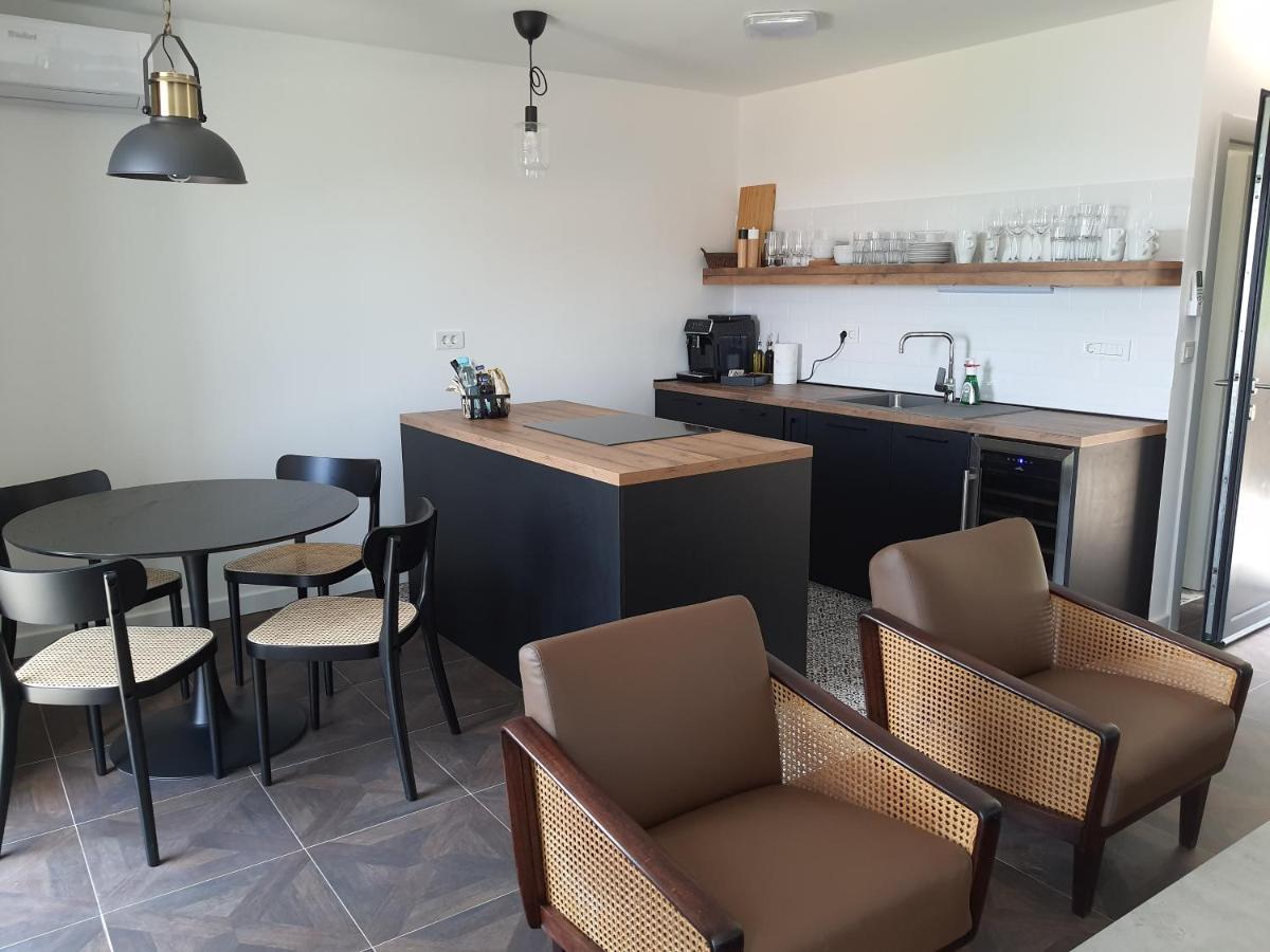 Apartments Krista Медвея Екстер'єр фото