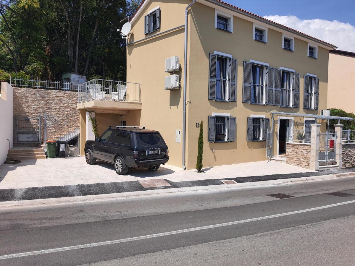 Apartments Krista Медвея Екстер'єр фото