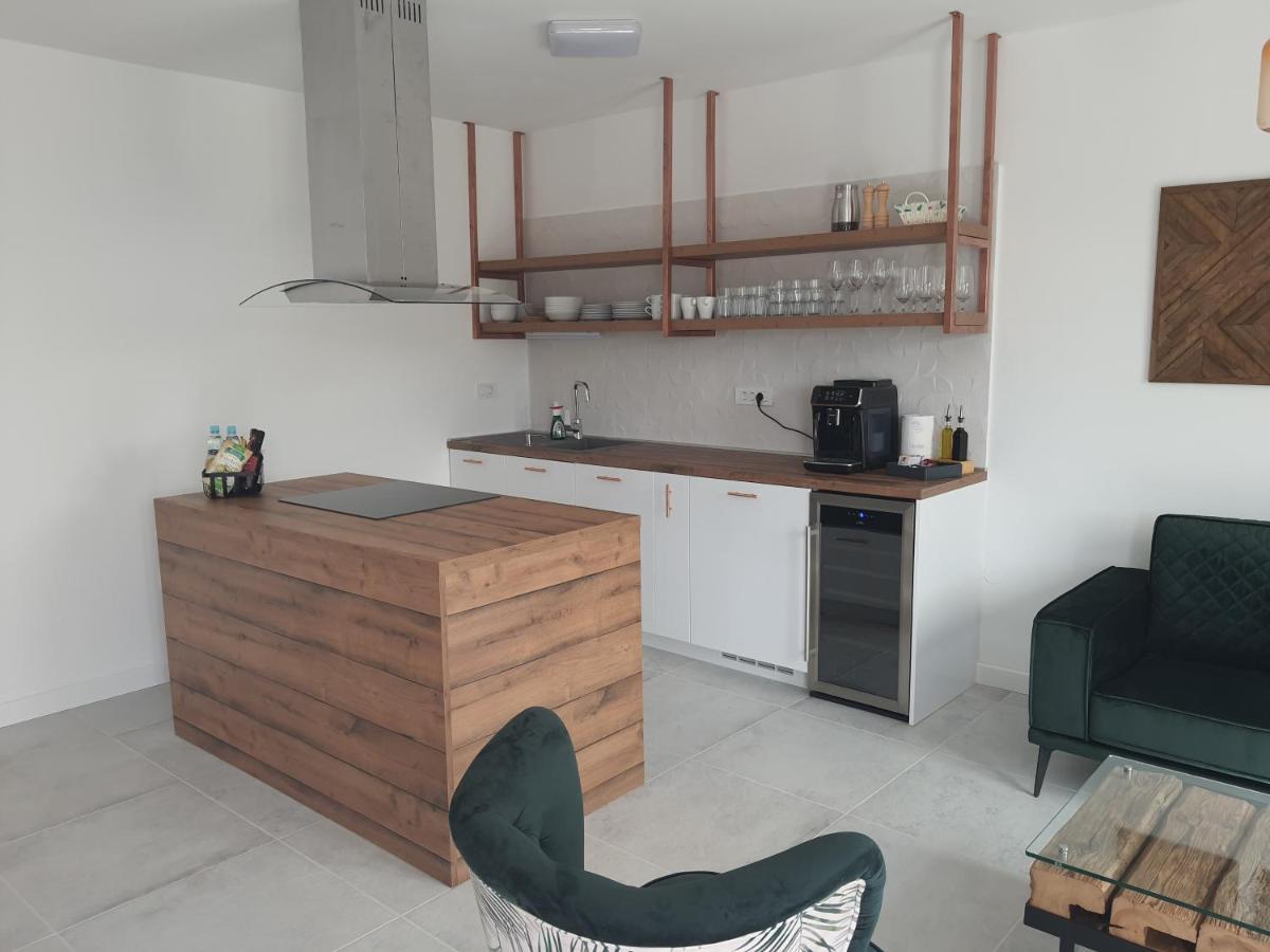 Apartments Krista Медвея Екстер'єр фото