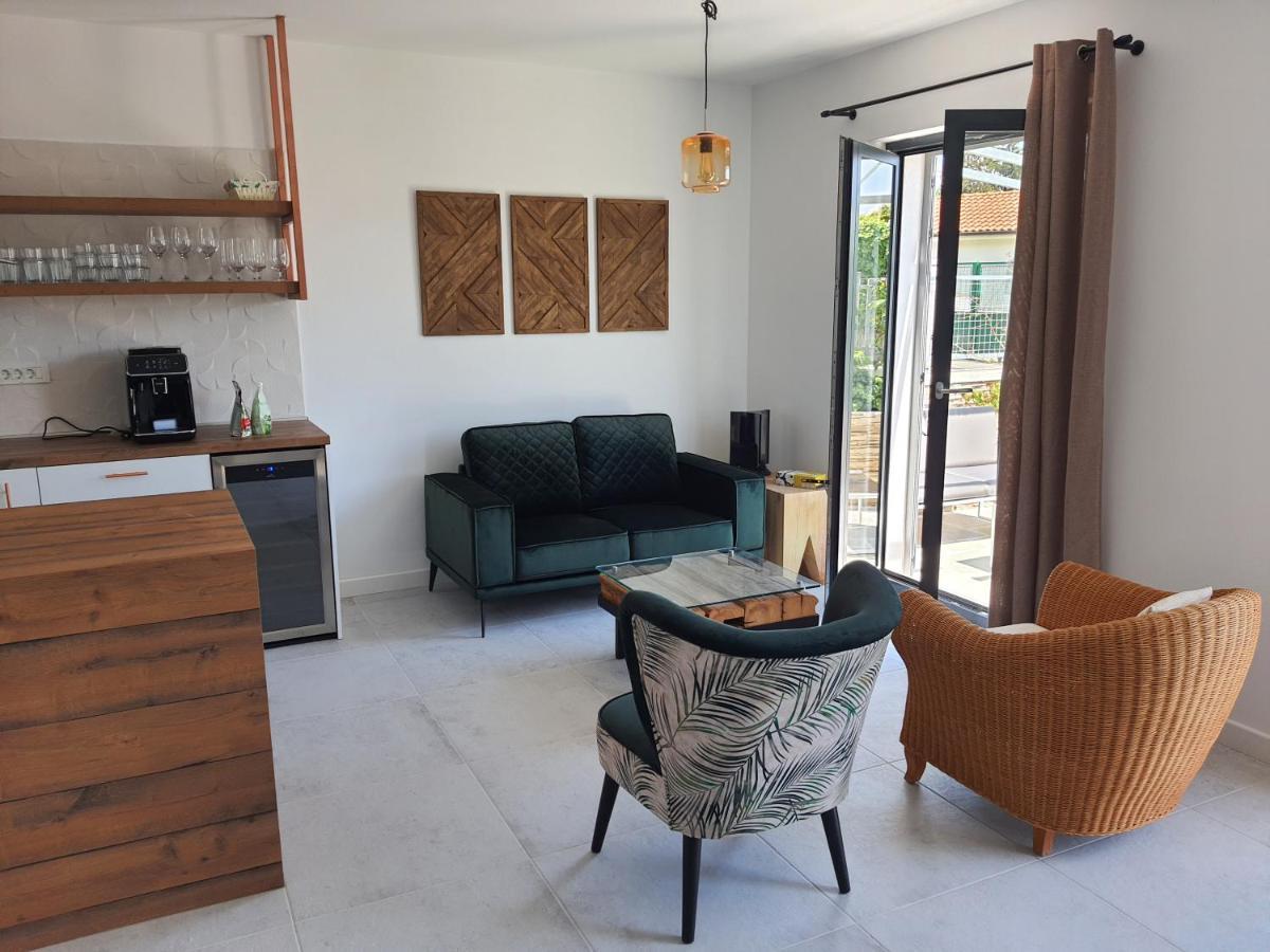 Apartments Krista Медвея Екстер'єр фото